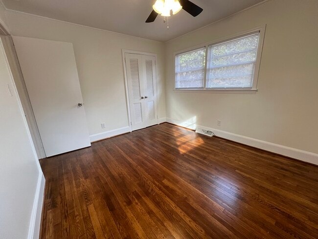 Building Photo - 1920 Eastway Dr