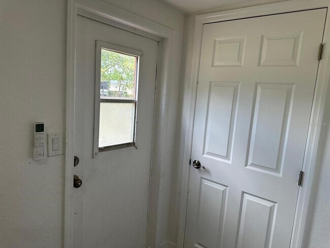 Building Photo - 3061 Crystal Hills Dr