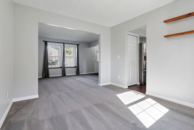 Building Photo - 5399 Thornburg Ct