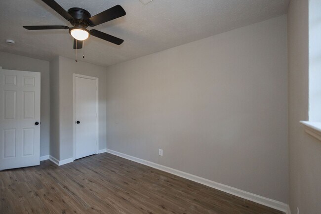 Building Photo - 1013 W Slaton Ave