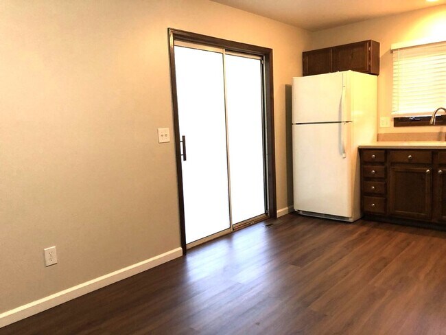 Building Photo - 3 Bed/2bath Single Family Home in Parkwood East