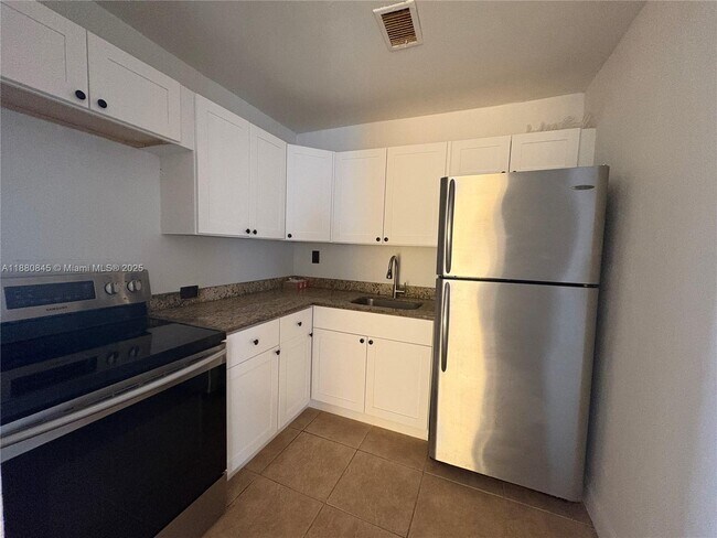 Building Photo - 8045 NE 1st Ave