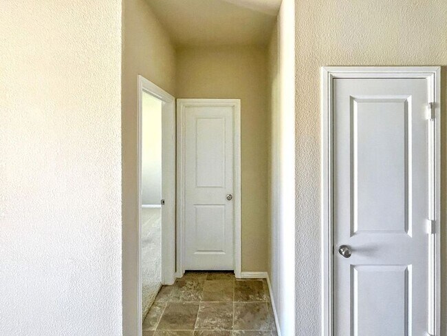 Building Photo - 8729 Heliotrope Ln