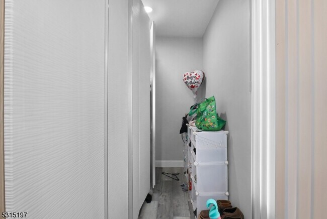 Building Photo - 737 Jackson Ave