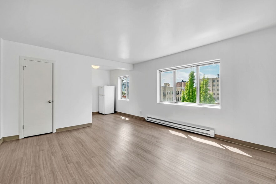 Building Photo - Uptown Arms & Manor