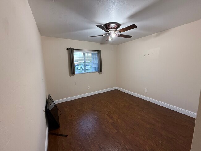 Building Photo - 711 SW 36th St