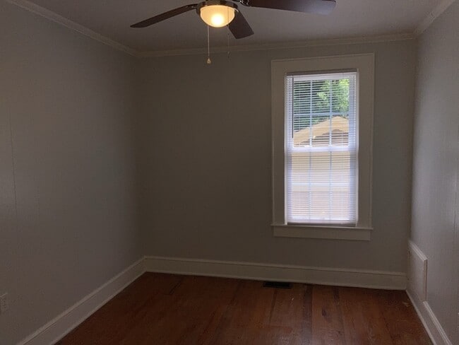 Building Photo - 2 Bedroom 1 Bathroom