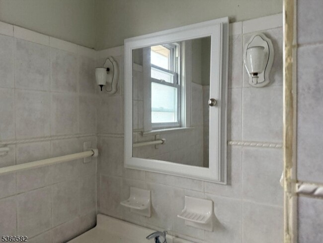 Building Photo - 767 6th St