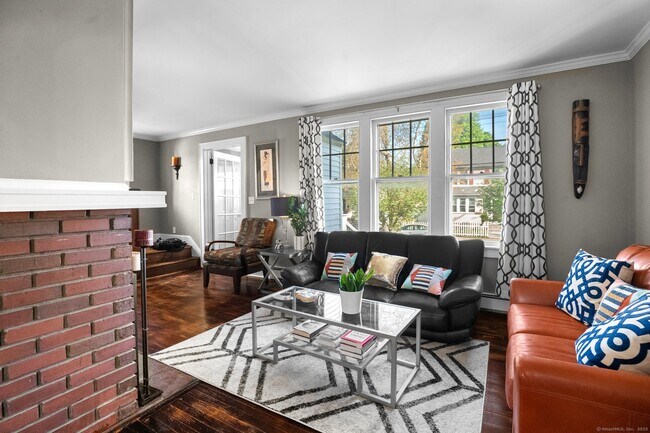 Building Photo - 15 Overland Ave