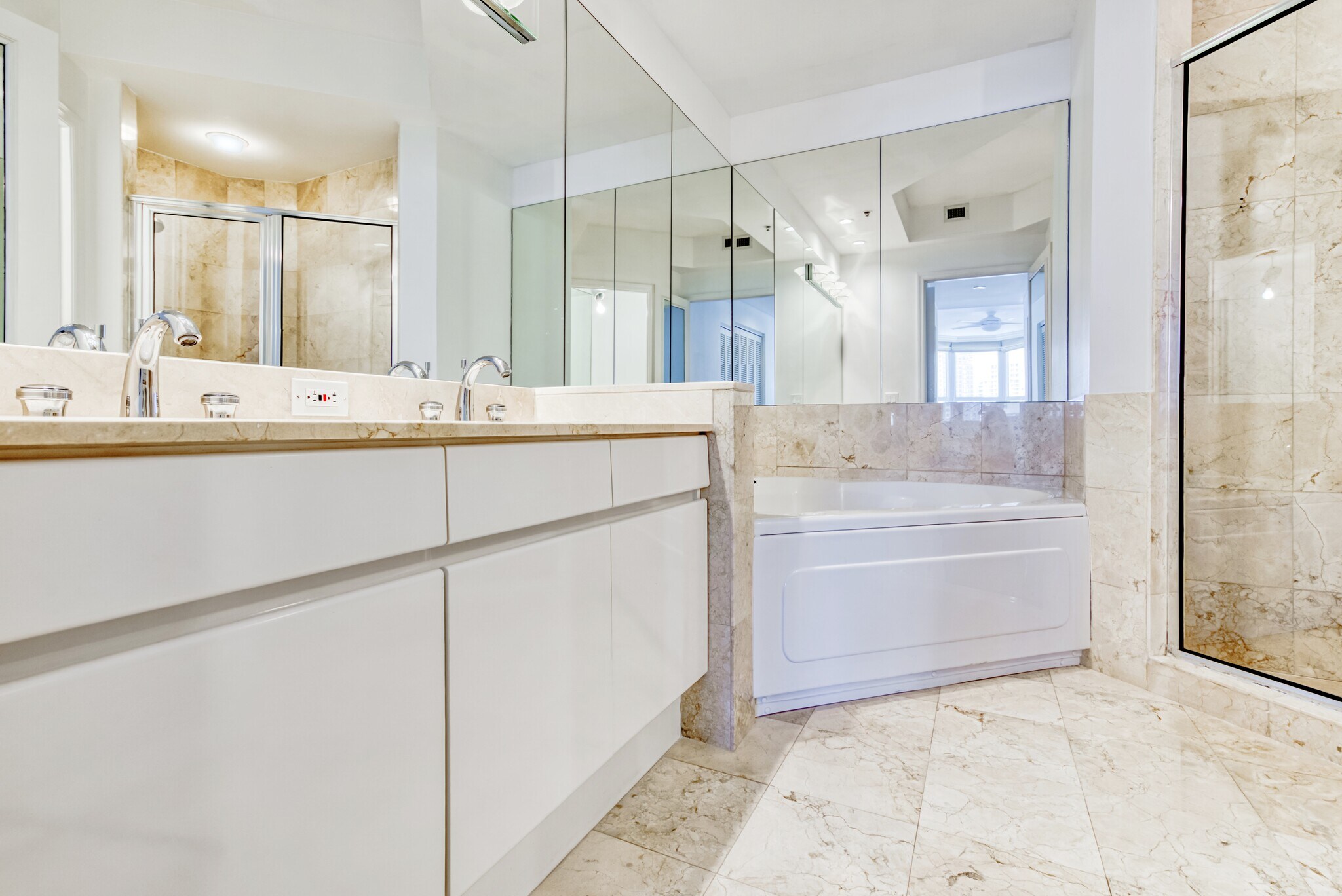 Building Photo - 808 Brickell Key Dr