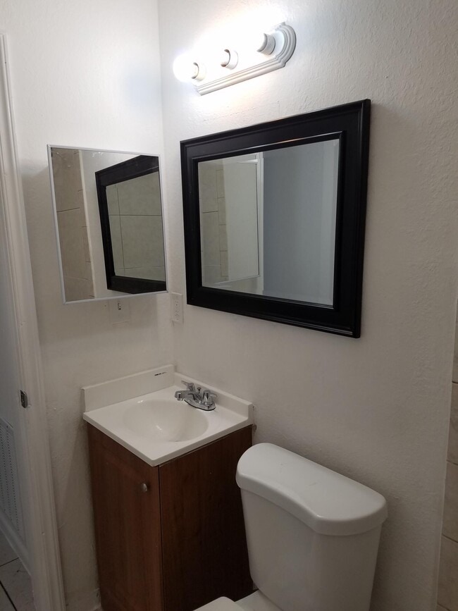 Building Photo - 2009 Division Ave