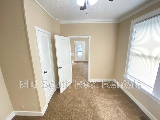 Building Photo - 1356 Faxon Ave