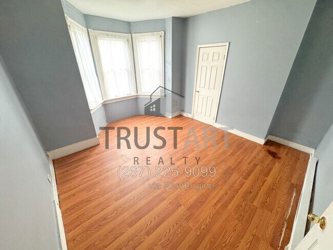 Building Photo - 3110 Custer St