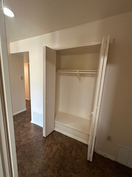 Building Photo - 7208 Donnell Pl