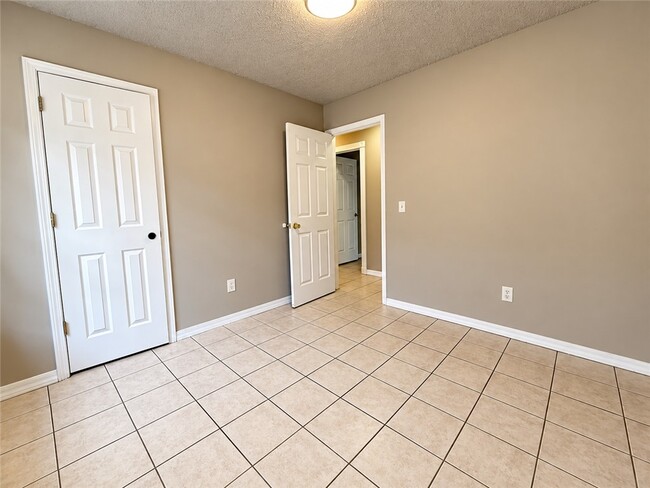 Building Photo - 2678 Brookside St