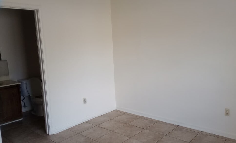 Building Photo - 7733 Bles Ave
