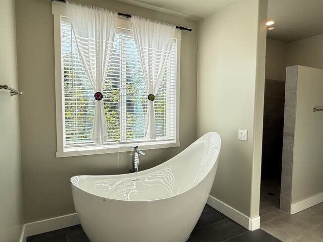 Building Photo - Stunning Hidden Gem with High-End Finishes in Novato