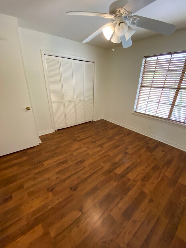 Building Photo - 2293 Hollydale Ave