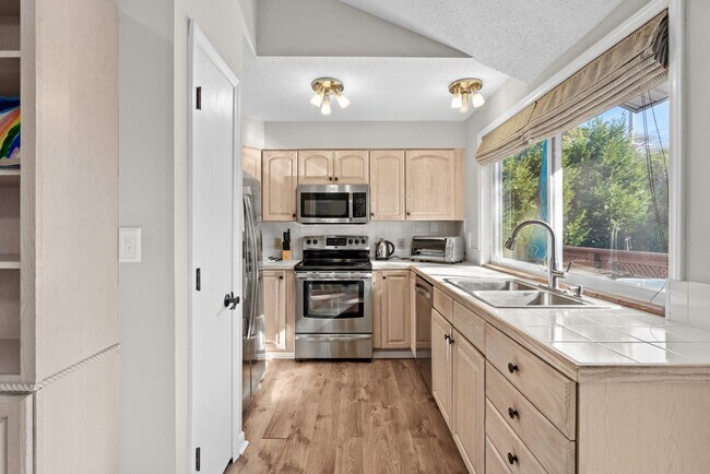 Building Photo - All Inclusive Winter Rental Single Family ...