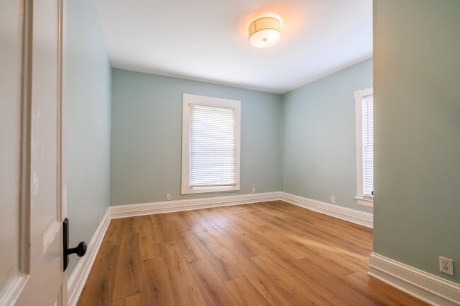 Building Photo - NOW AVAILABLE!!!  Charming, Renovated 2 Bed, 1 Bath East Nashville Home, Minutes to Five Points &...
