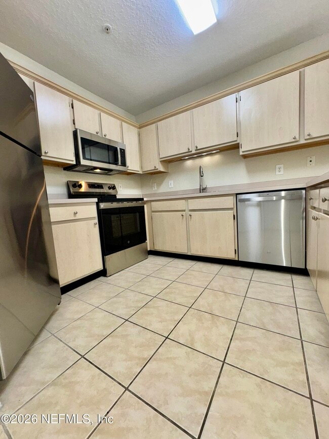 Building Photo - 1701 The Greens Way