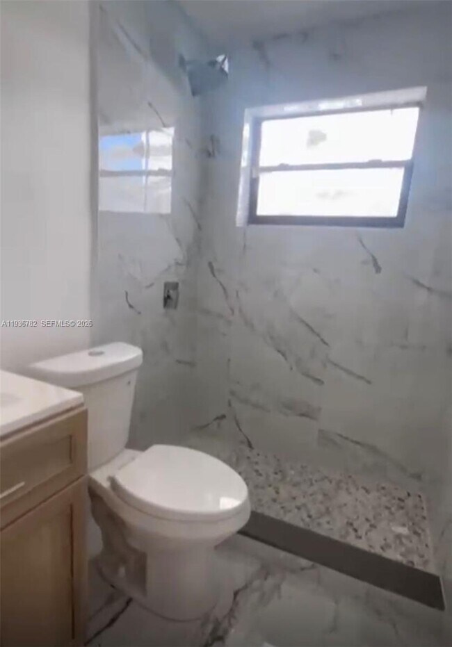 Building Photo - 505 N 24th Ave