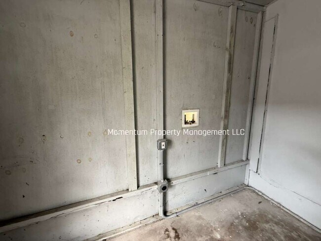 Building Photo - BEAUTIFUL & REMODELED 3/2 AVAILABLE NOW!!