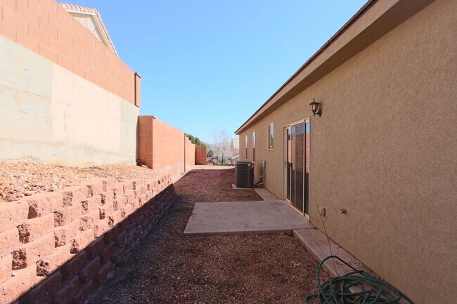 Building Photo - 2761 E 175 N