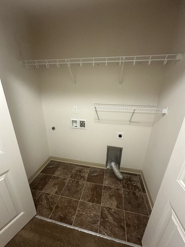 Building Photo - Three Bedroom Ranch in Orchards!