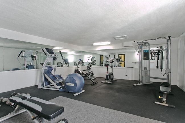 Building Photo - Walking Distance to the Beach & Furnished... Aloha Lani #1606 - 1 BD 1 BA 1 PRK