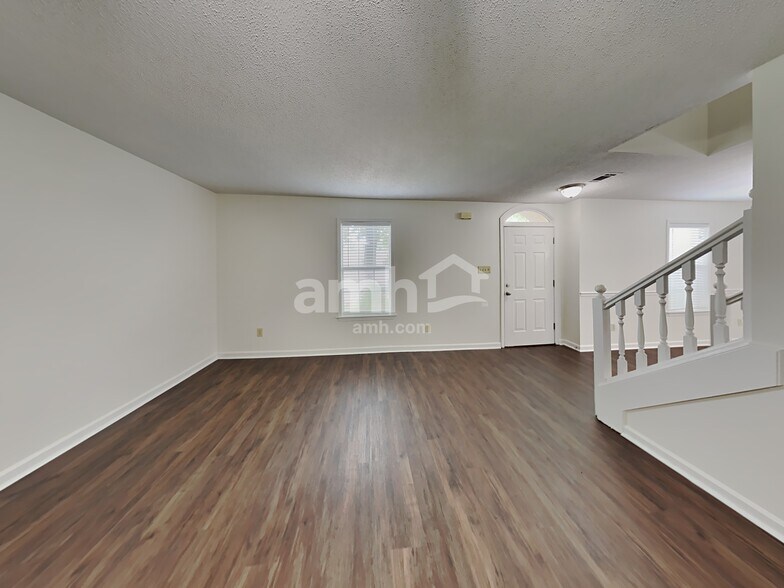 Building Photo - 3019 Long Bridge Cv