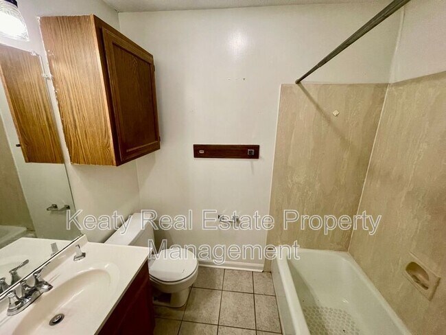 Building Photo - 118 Country Ln