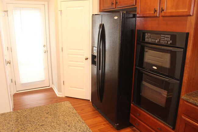 Kitchen - 711 Keystone Park Dr