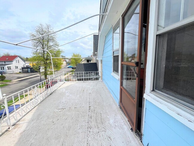 Building Photo - 253 Shirley Ave