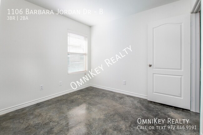 Building Photo - 1106 Barbara Jordan St