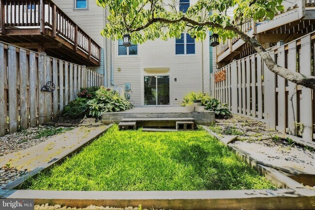 Building Photo - 2846 Schoolhouse Cir