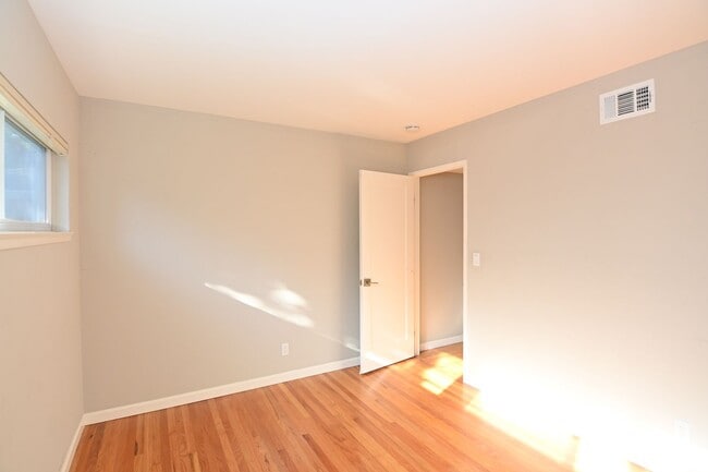 Building Photo - Updated Sunnyvale Beauty, 3/2 with AC