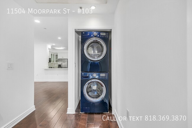 Building Photo - 11504 Moorpark St