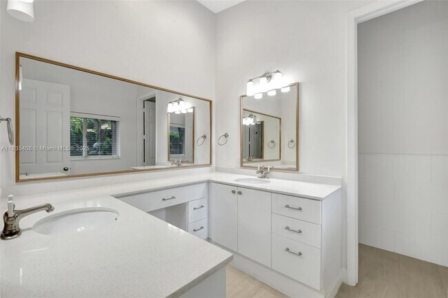 Building Photo - 5765 SW 84th St