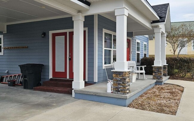 Building Photo - 137 SW Grand Magnolia Gln