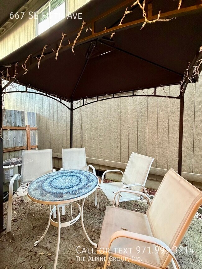 Building Photo - 667 SE Fifth Ave-