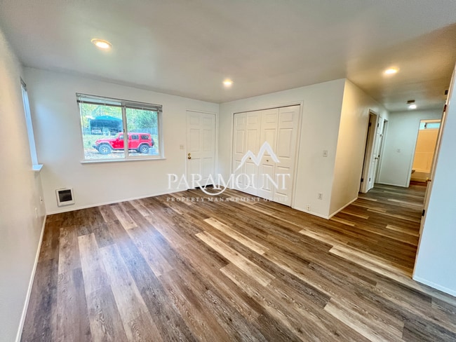 Building Photo - Cute 3 Bedroom Duplex in Gig Harbor