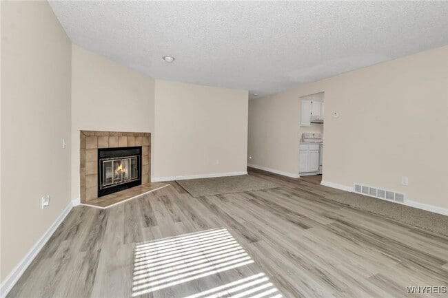 Building Photo - 16 Hubbardston Pl