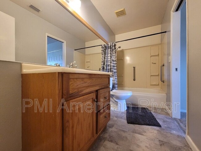 Building Photo - 5125 Gibbons Dr