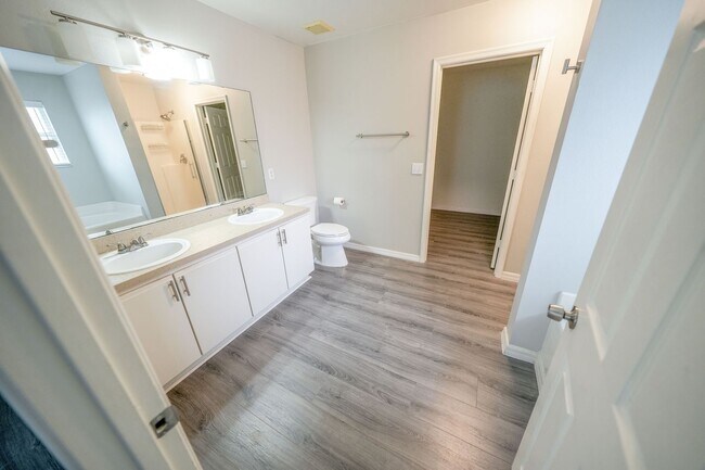 Building Photo - SPACIOUS 4 BEDROOM 2.5 BATH TWO STORY CLERMONT HOME