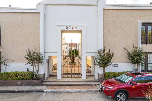 Building Photo - Trafalgar Place Townhome Condominiums