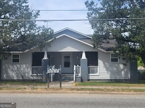 Building Photo - 15 N Zetterower Ave