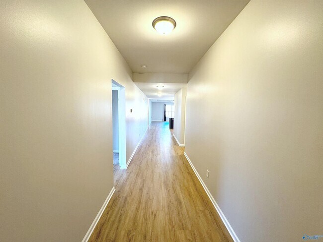 Building Photo - 121 Daymark Dr