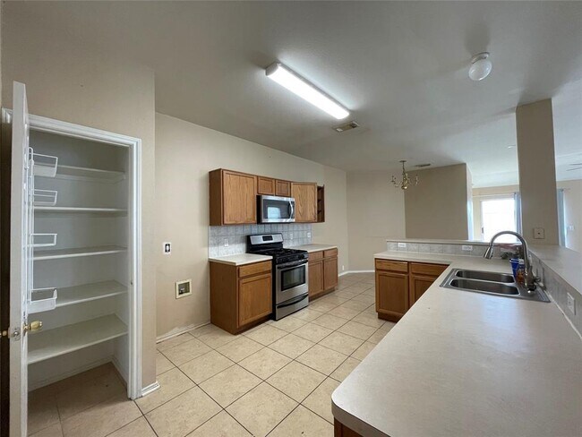 Building Photo - 14805 Lantern Dr