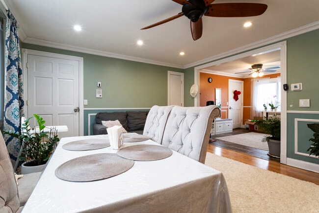 Building Photo - 2440 River Rd